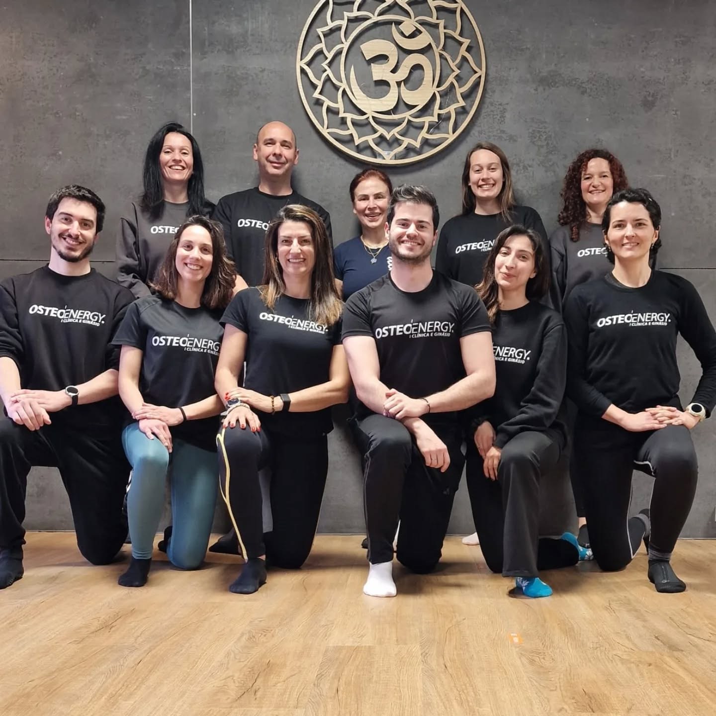 A equipa da Osteoenergy reunida na sala de aulas do ginásio, em Évora