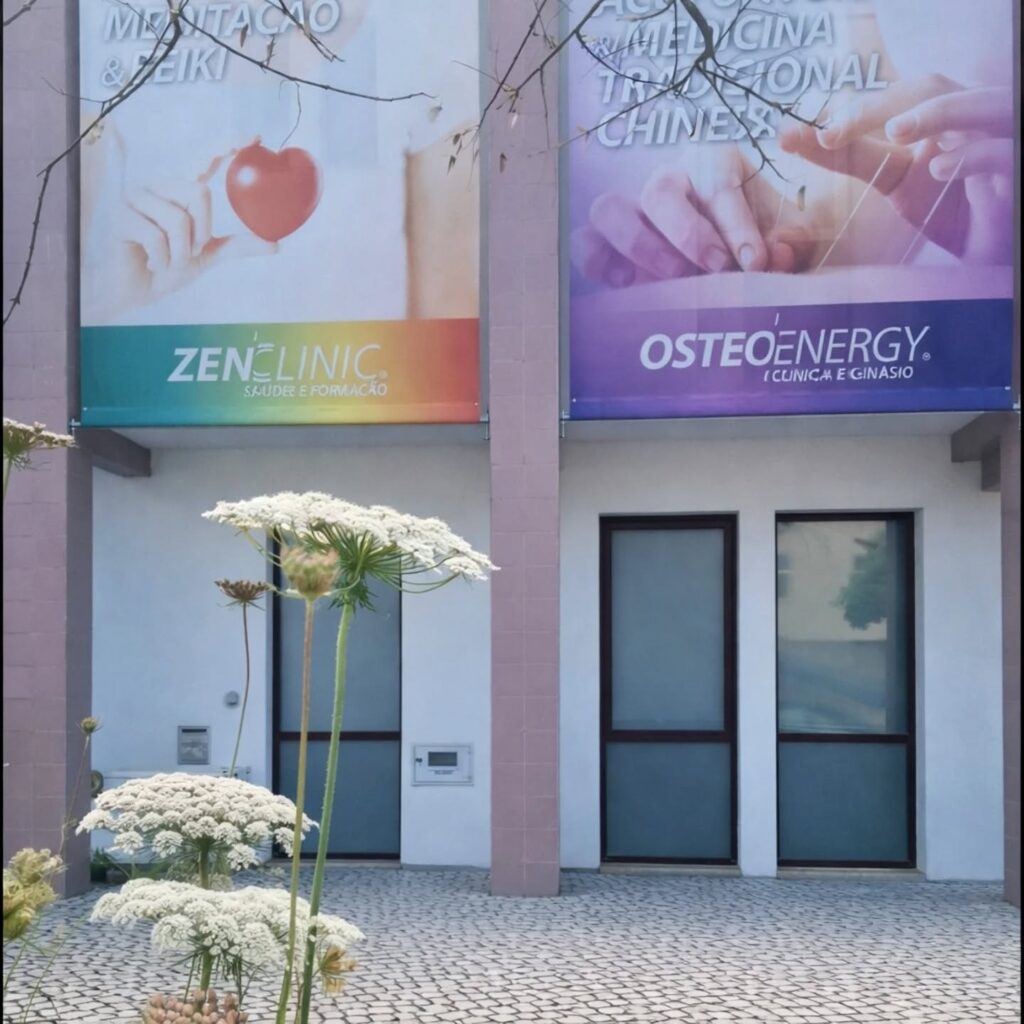 Fachada com as marcas Zen Concept Clinic e Osteoenergy, no mesmo edifício em Évora